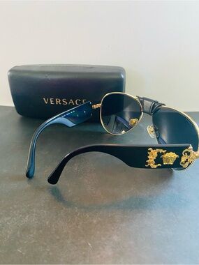 Versace VE2150Q Aviator Unisex Sunglasses Authentic and Great Condition